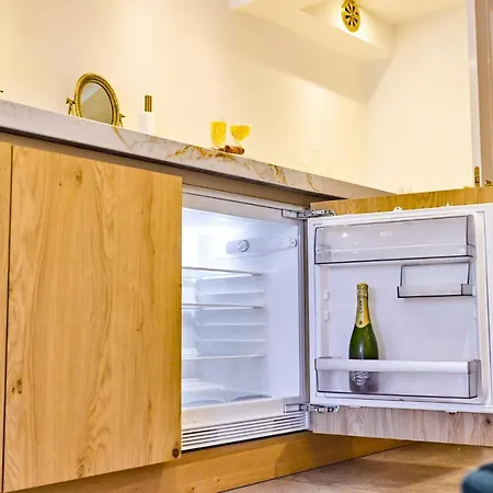 Next To Skinny Bridge Near Rembrandtsquare Appartement