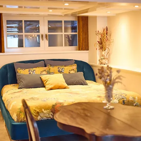 Next To Skinny Bridge Near Rembrandtsquare *